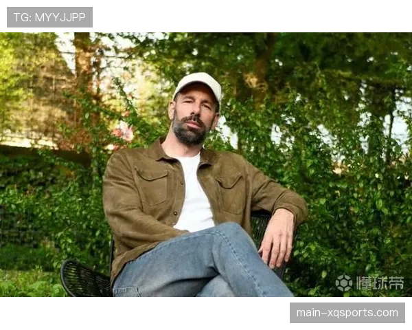 荷兰教练范尼斯特鲁伊被任命为伯恩利新任主教练